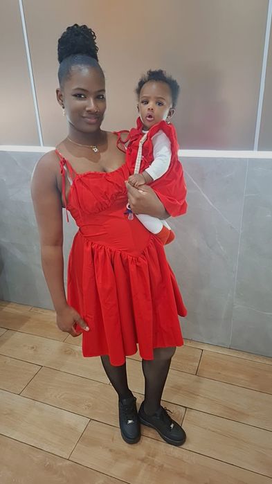 Ama disponível na buraca(Amadora)- vagas pa bebés e crianças