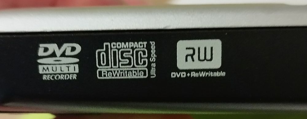 Laptop Toshiba Satellite L500 15,6" Pentium 2,1Ghz 4 + 2 GB RAM Win 10