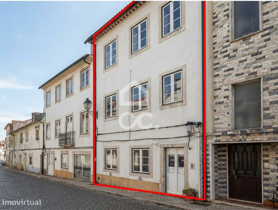 Prédio para investimento em Torres Novas com 3 apartamentos T0 e T1 em