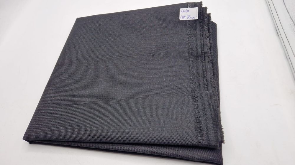 Tkanina nieprzemakalna czarna kupon 1,40 m.x 76 cm.