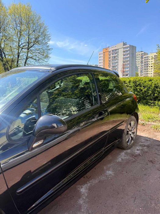 samochód osobowy peugeot 207