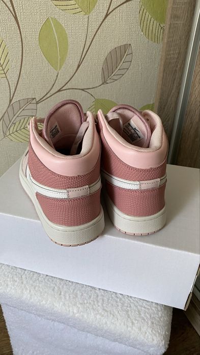 кросівки жіночі Nike 39р.