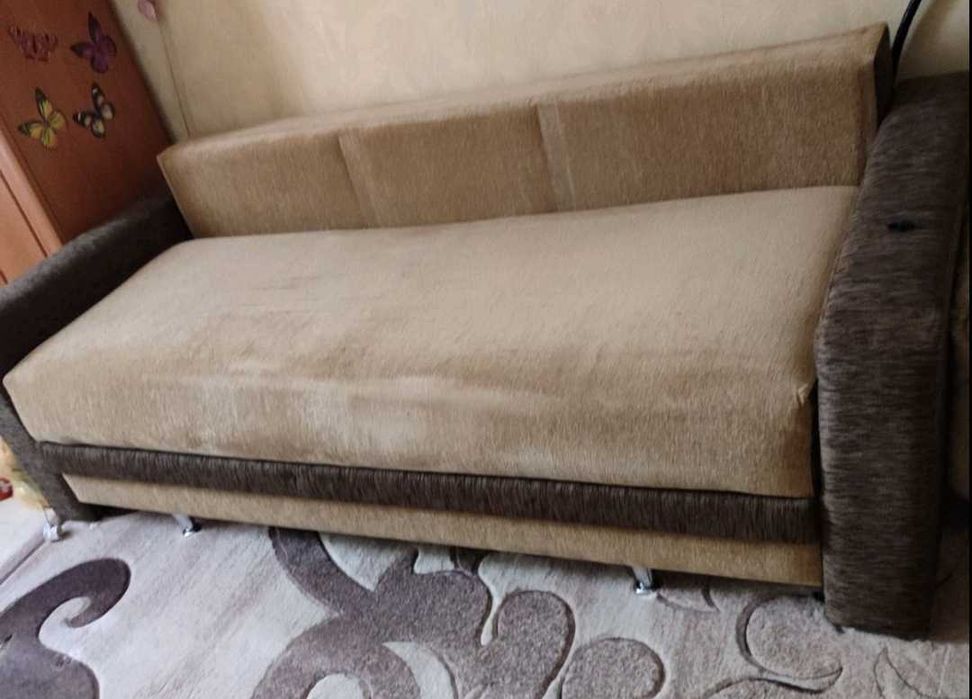 Продам диван,єврокнига в гарному стані