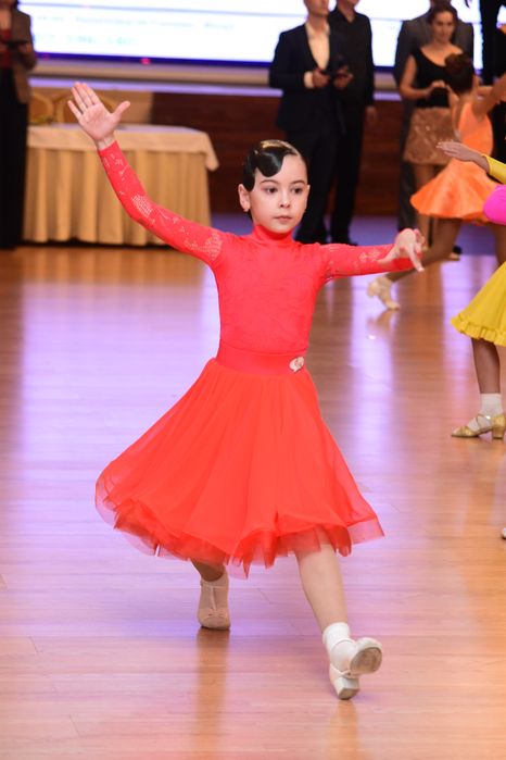 Турнірна сукня бейсік