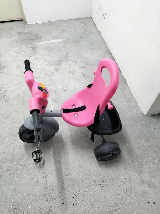 Triciclo Feber como novo