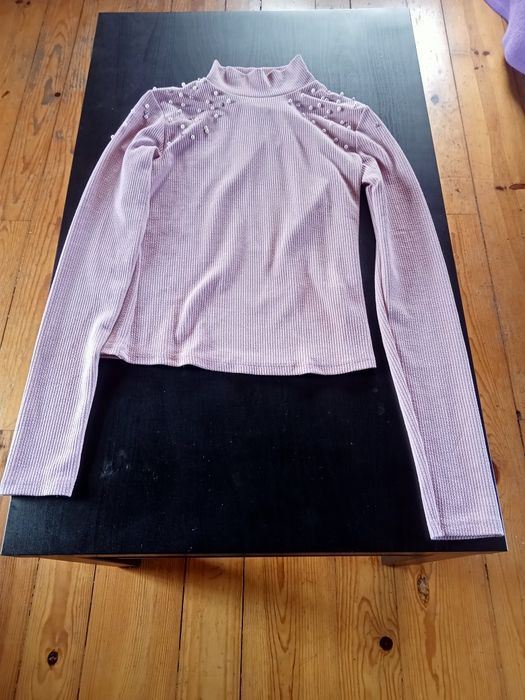 Camisola de malha canelada com pérolas da Bershka