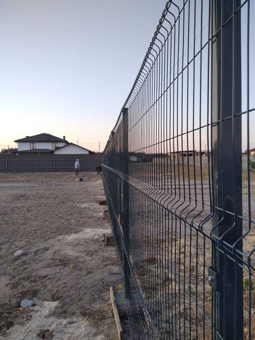 Металевий зелений паркан висота 1,5/1,7/2,0м Сітка 3Д. огорожа. Монтаж