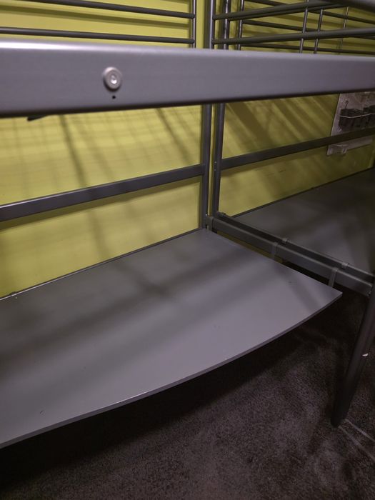 Łóżko piętrowe Ikea SVÄRTA z biurkiem