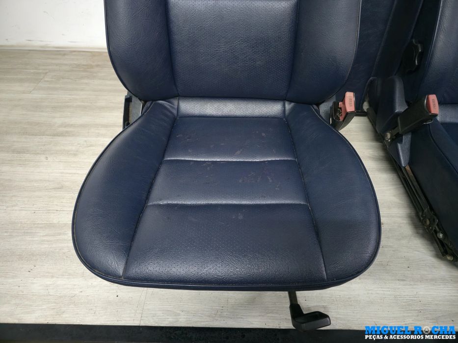 Conjunto de bancos e forras couro azul Mercedes W202