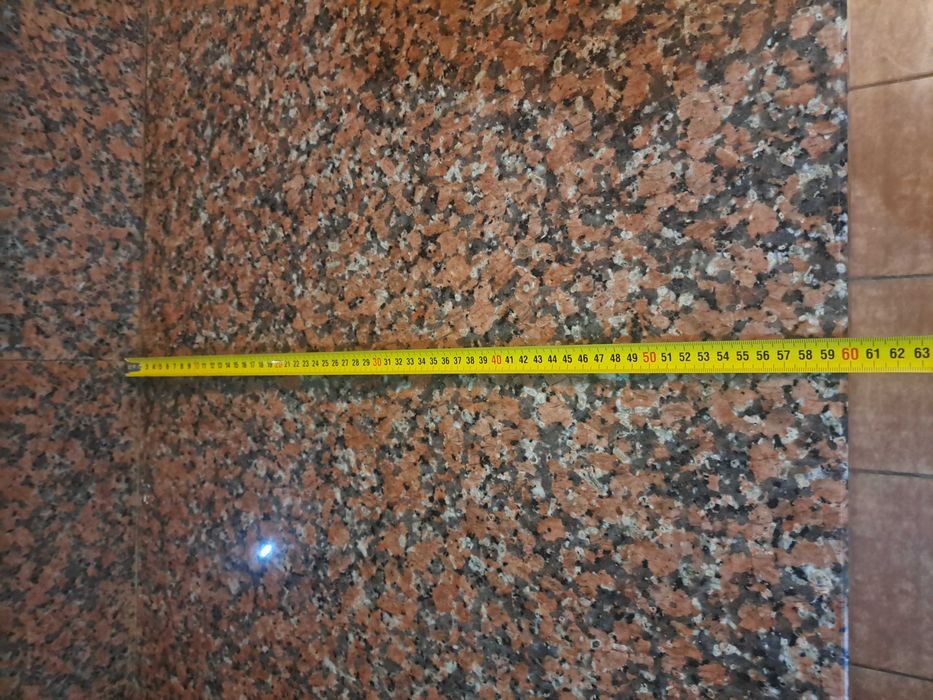 Szafki kuchenne z blatem granitowym