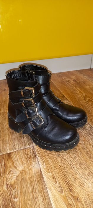 Продам женские осенние ботинки