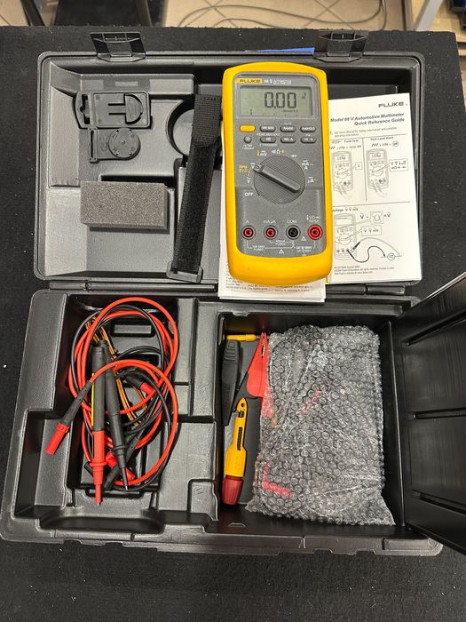 Multimetr cyfrowy Fluke 88V/A Automotive KIT