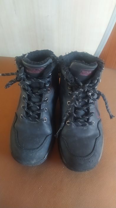 Sprzedam kilka razy ubrane traperki chłopięce rozmiar 34