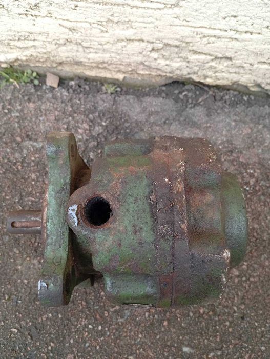 Масляний насос         .