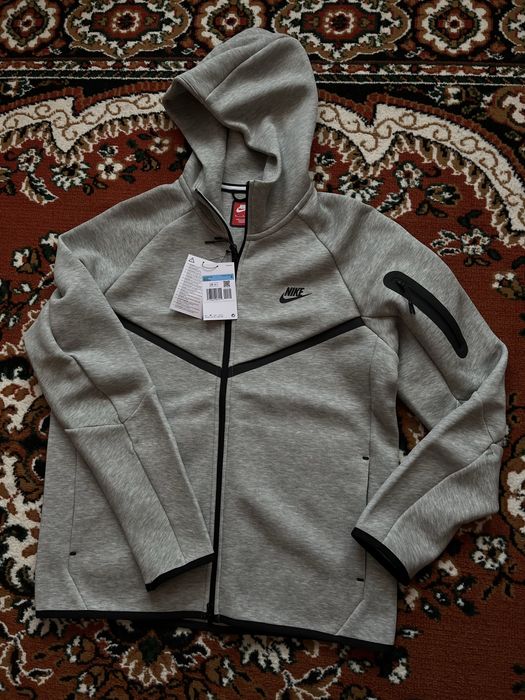 Tech Fleece новий