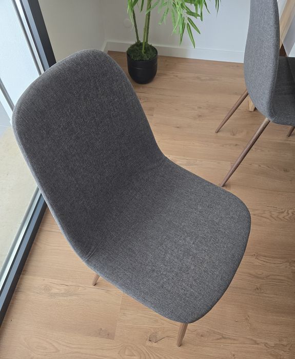 Mesa de vidro e cadeiras