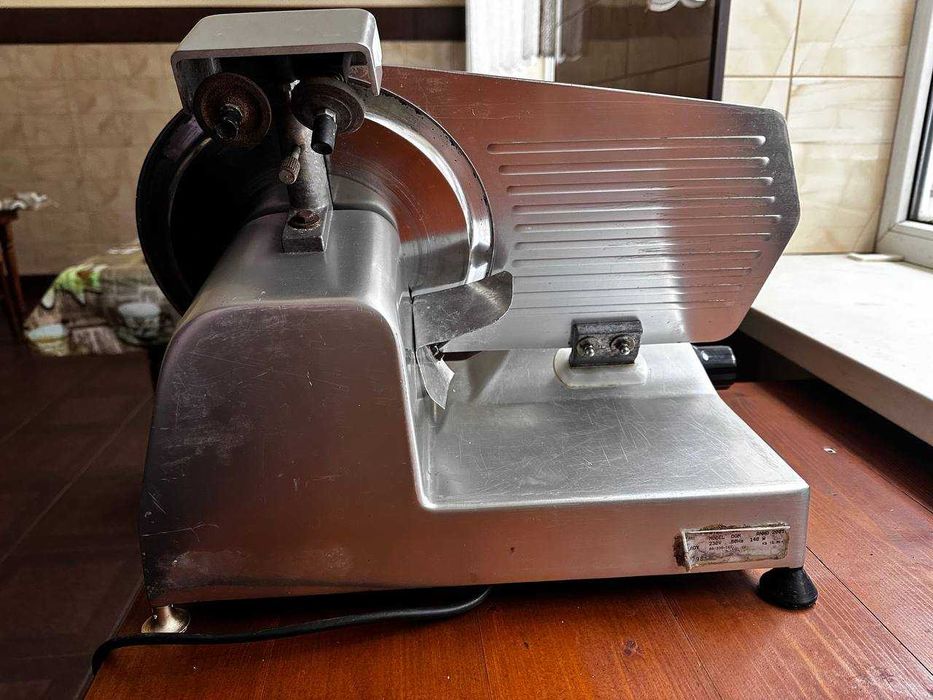 Італійський слайсер DOM 250, ніж 25 см, робочий