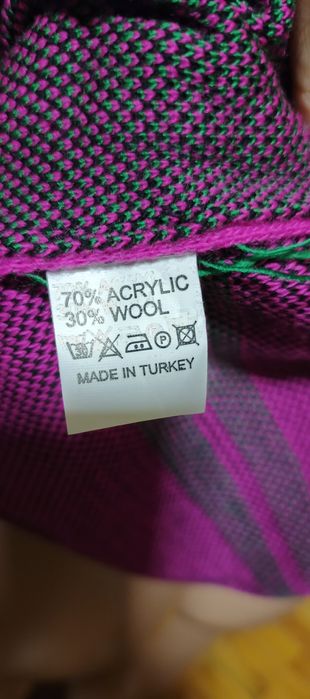 Свитер женский .