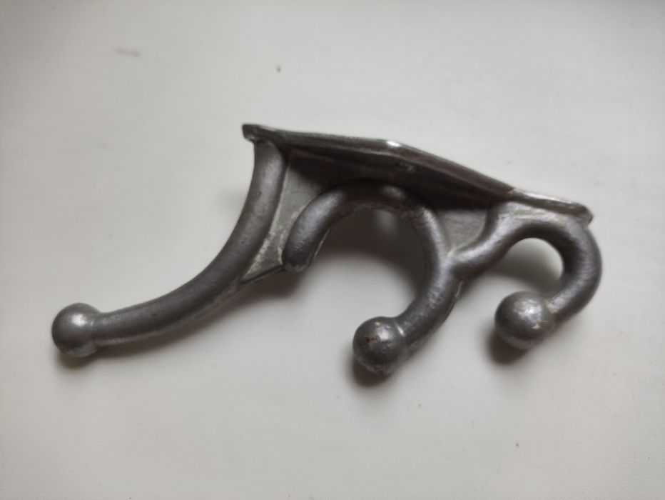 Гачок алюмінієвий для одягу