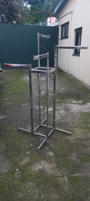 Expositores cromados