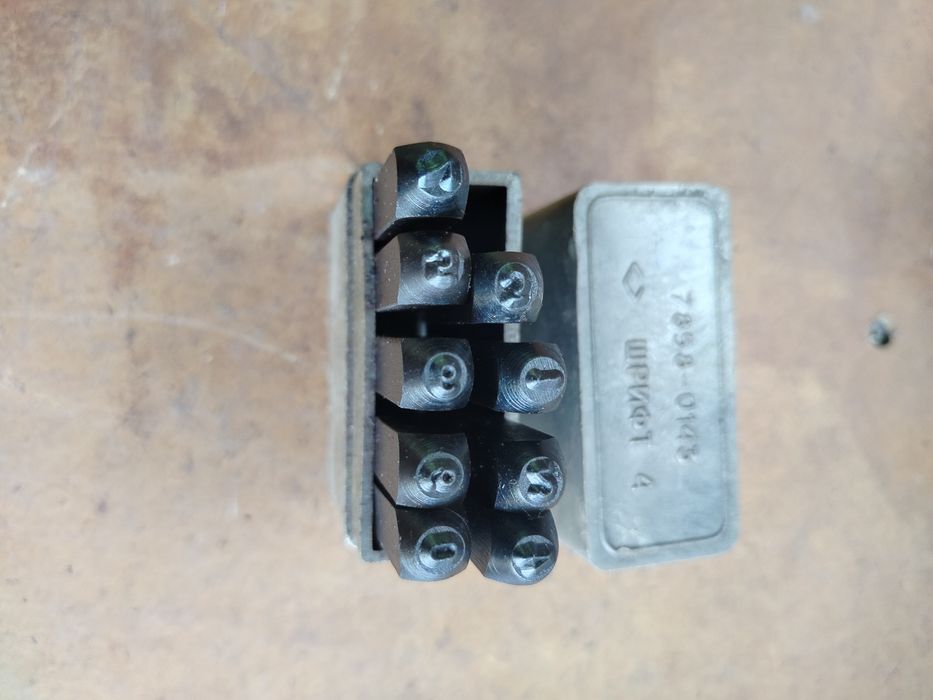 Шрифт цыфры номер 4