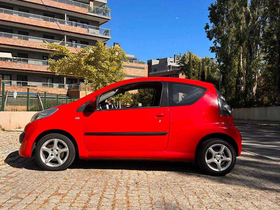 Citroën C1 diesel vermelho Ferrari