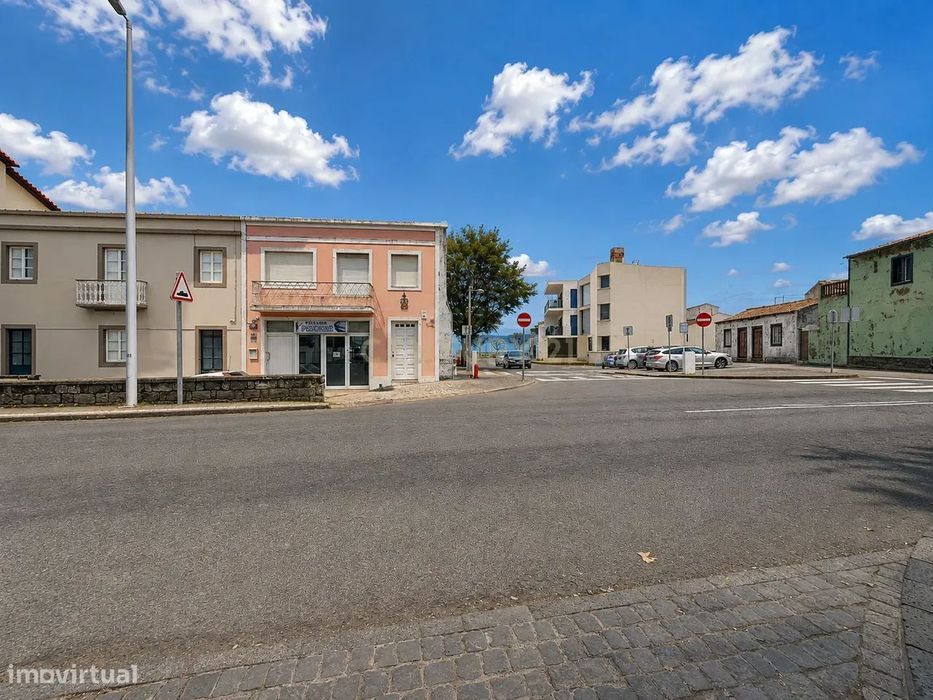 Moradia em 1.ª Linha de Mar com Acesso à Praia