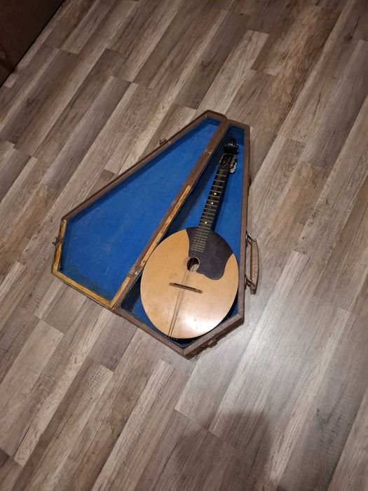 Домра під реставрацію