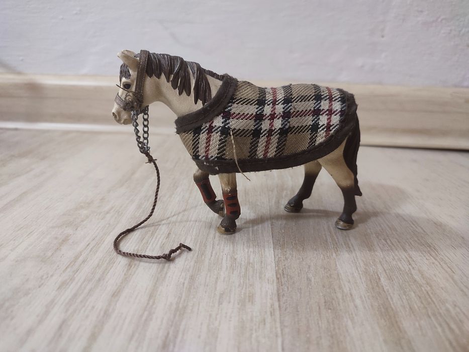 Koń firmy Schleich z roku 2011