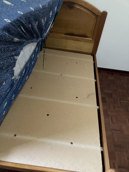 Cama de solteiro.
