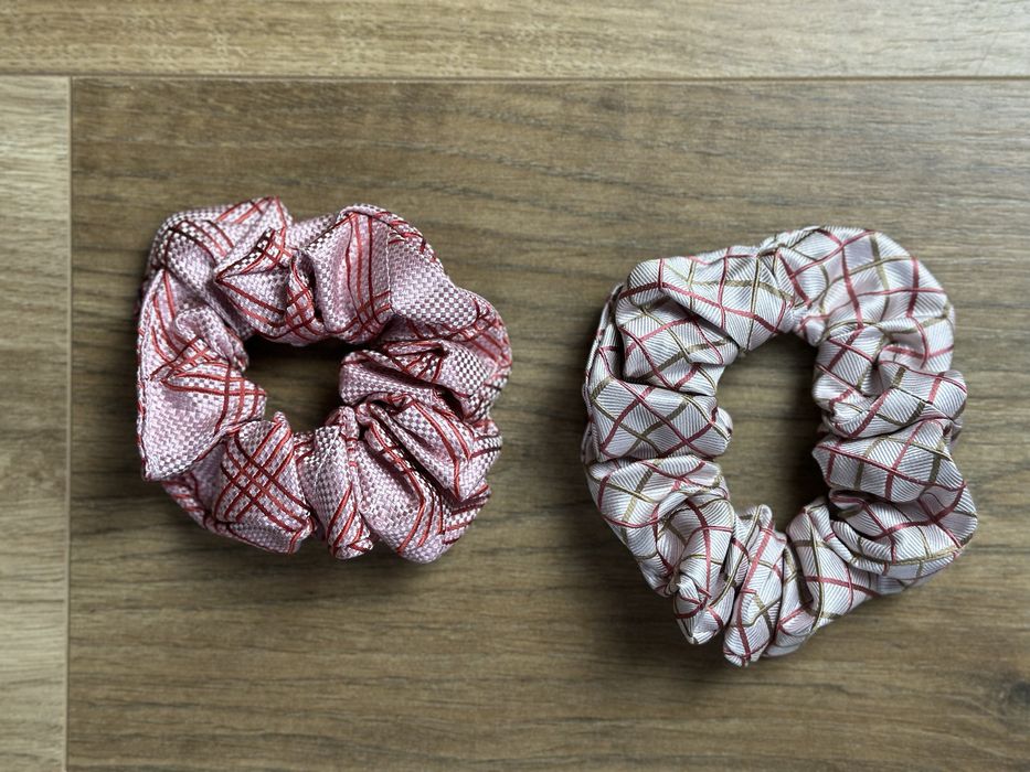 Jedwabne gumki do włosów 2 szt. – w kratke scrunchie, duża + mała