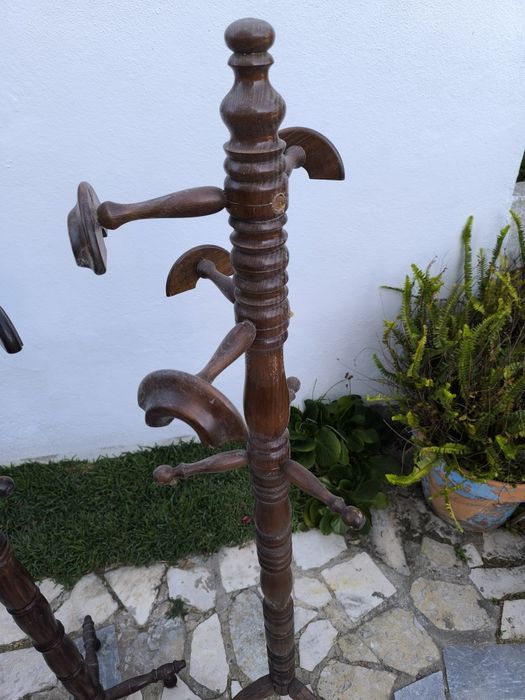 Pé de cabide madeira de pinho