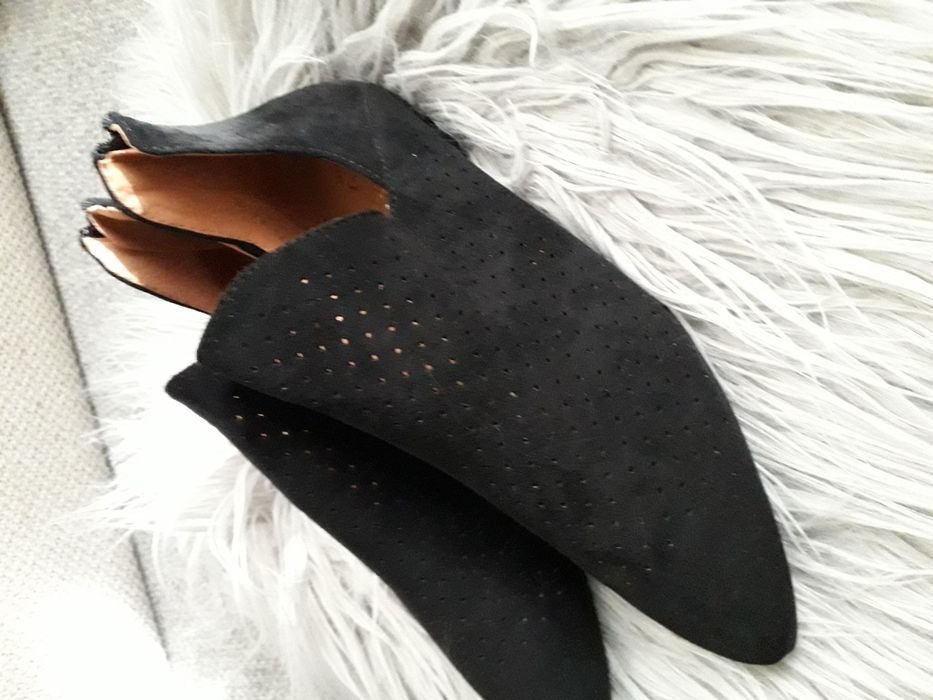 Nowe botki ażurowe 36