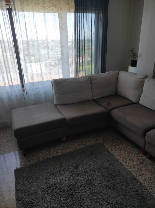 A quem interessar. Ofereço sofá de canto (necessita ser estofado)