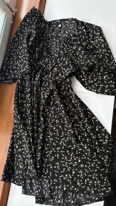 Сукня в ідеальному стані. Розмір Л. Заміри надам за потреби.