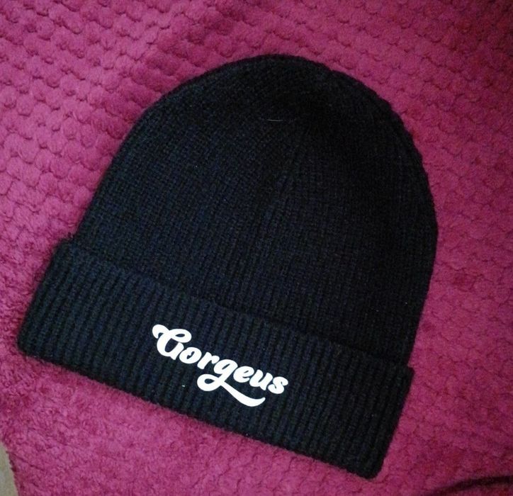 Czarna czapka zimowa damska