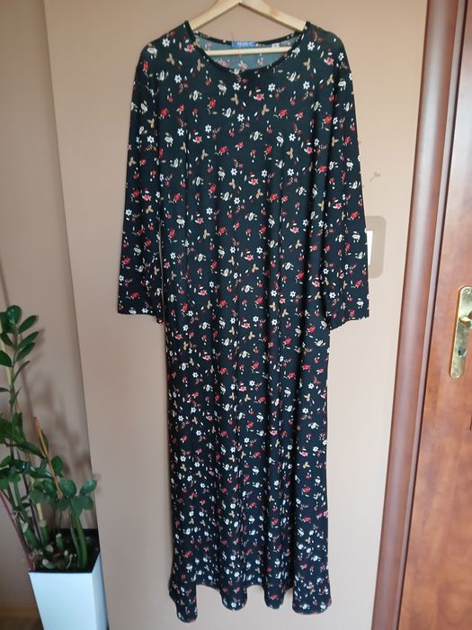 Śliczna długa sukienka w kwiaty plus size rozmiar 48/50/52   5 XL