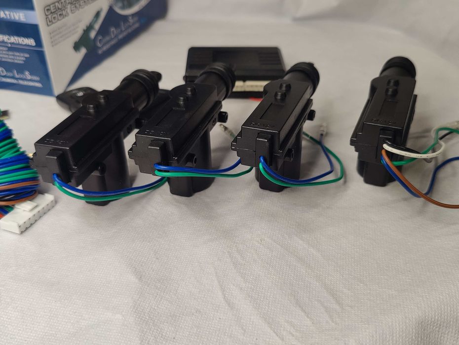 Alarme carro com controlo do fecho central com 4 Pistolas + 2 comandos