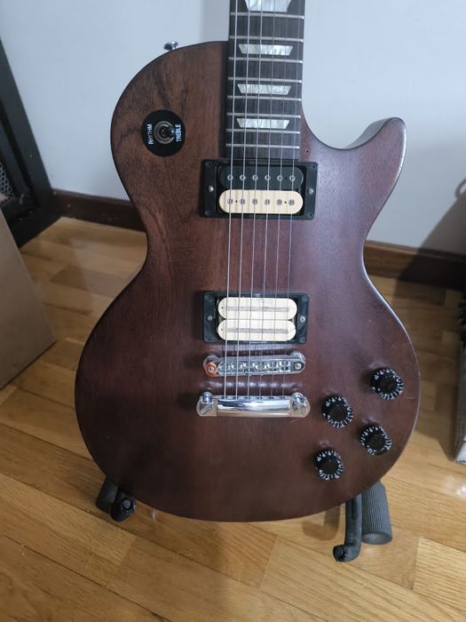 Gibson les Paul studio faded 2010