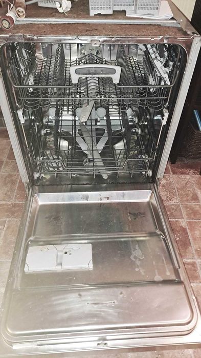 Посудомийна машина Whirpool 69