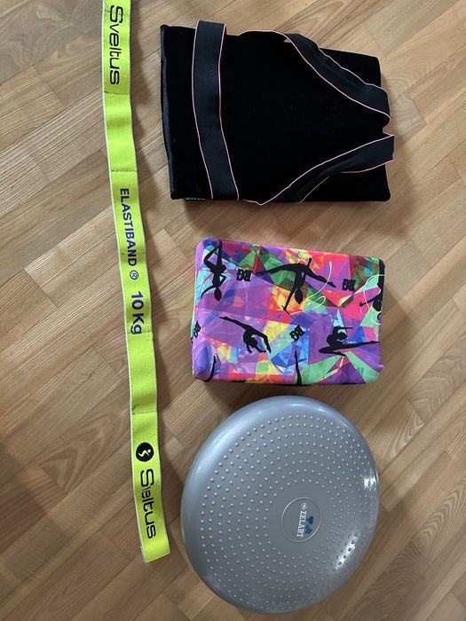 Резинка гімнастична,подушки.