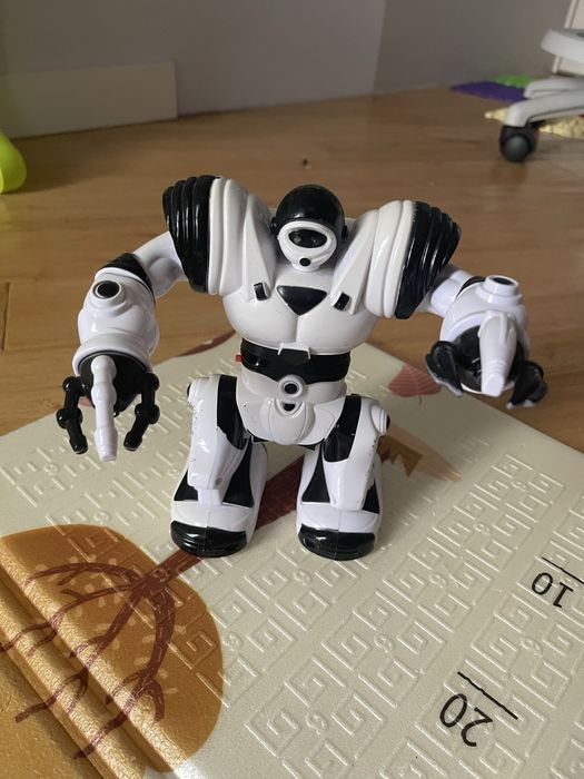 Робот дитячий на батарейках