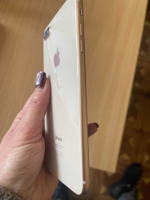 iPhone 8 plus в гарному робочому стані