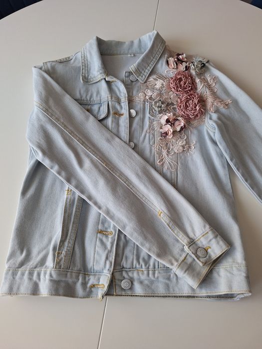 Kurtka jeansowa z aplikacją 3D