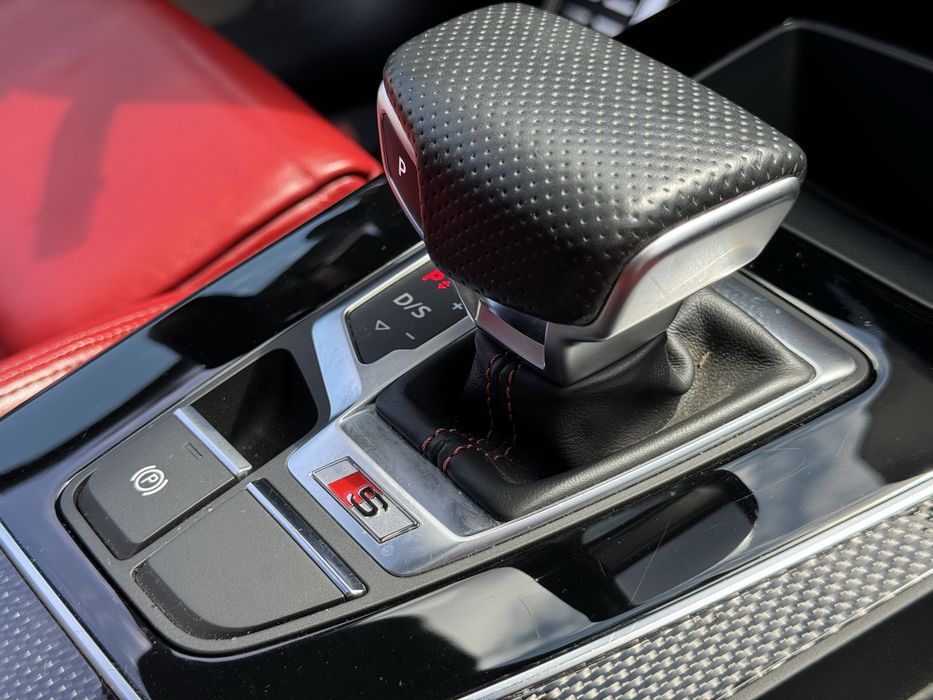 Продам Audi sq 5 2020 пробег 84 тыс км не бита не крашена 3.0 бензин