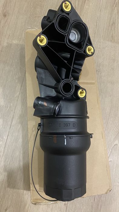 Кронштейн (корпус) масляного фільтра 2.5 vw 07K115397D / 07K115397Е