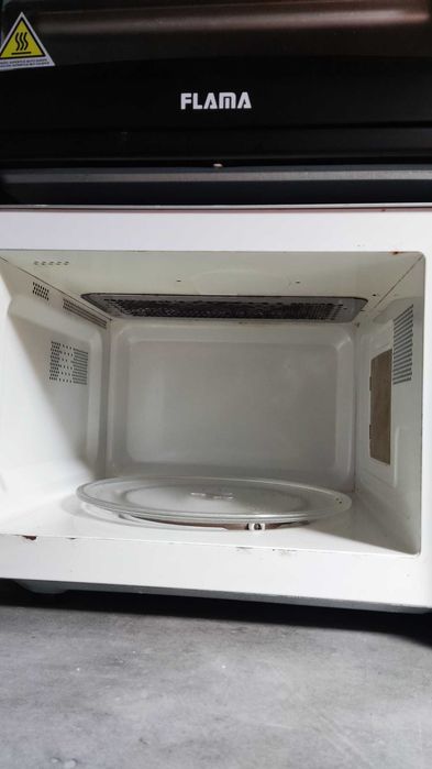 Microondas c/grill Bifinett KH1106 + Mini Forno Flama 1522FL