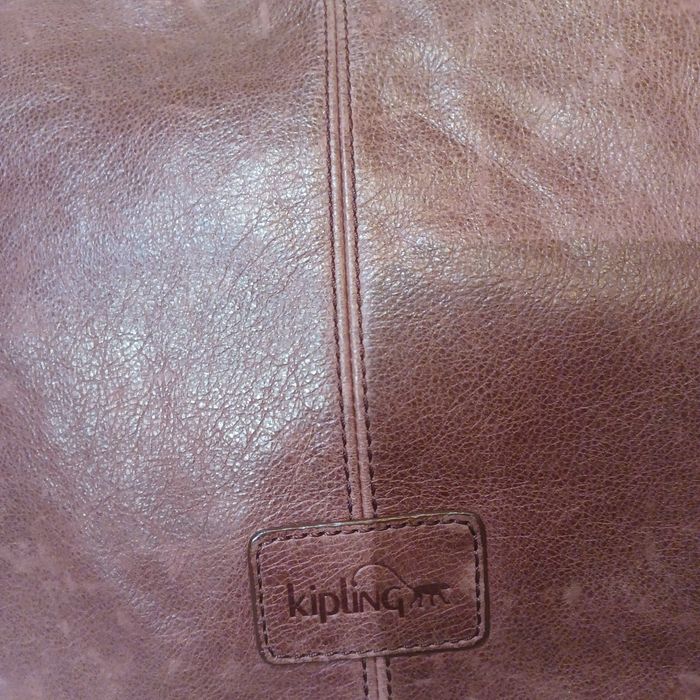 Duża torebka KIPLING skórzana  / salon 489 zł