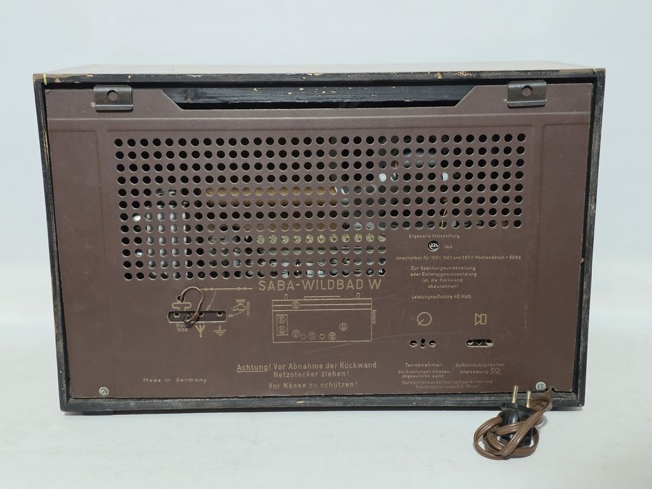 Rádio antigo reparado SABA