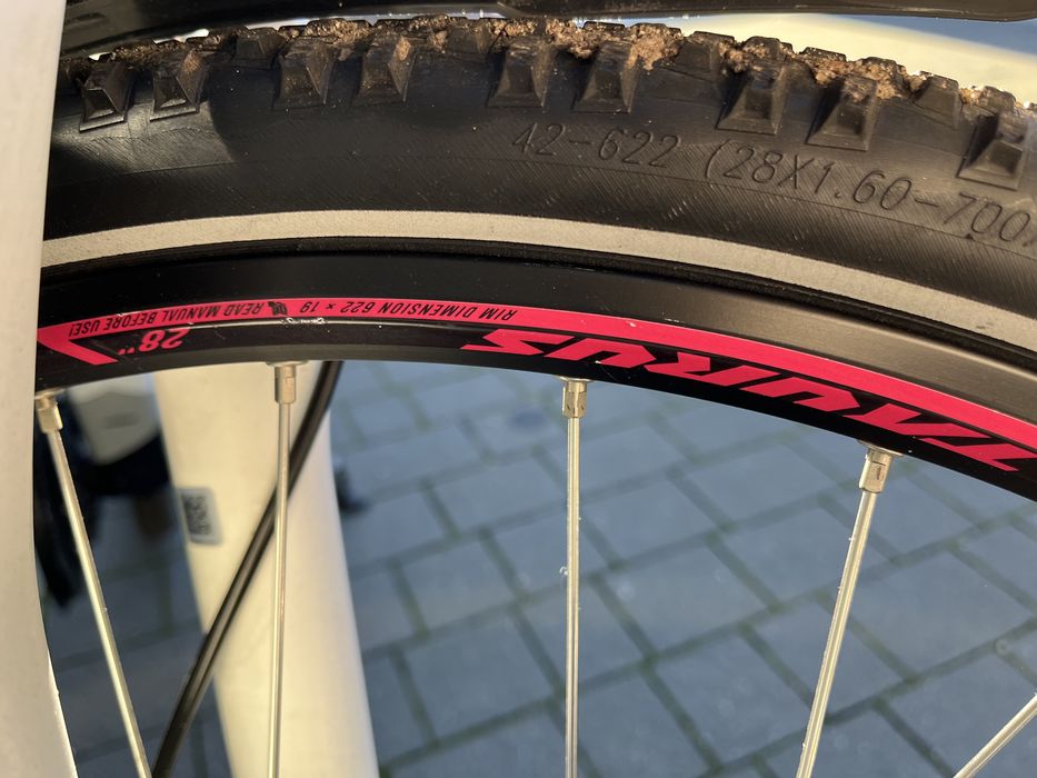 KTM AVENZA Cross Street